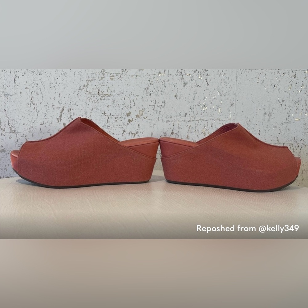 New Sundance Catalog Platform Mule Sandal Size 8.5. Soft salmon color